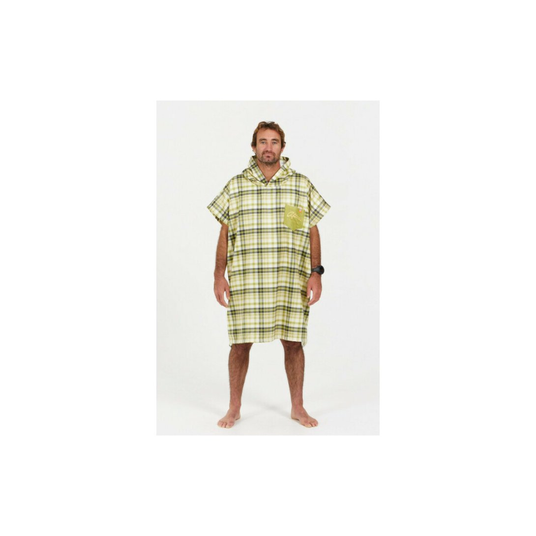 PONCHO AFTER AMERICAN FISHING PIKES